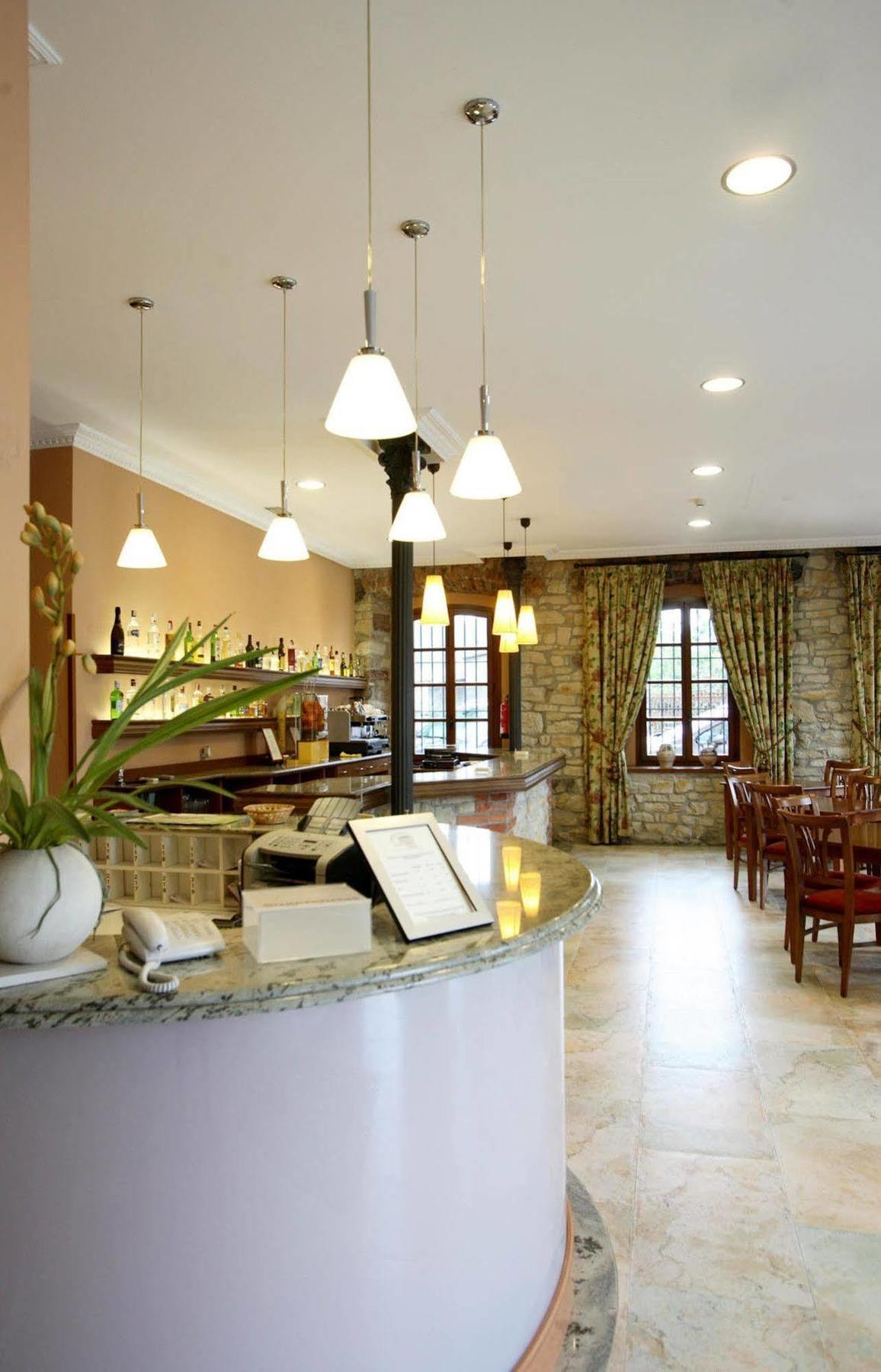 Imperion Hotel Cangas de Onís Exterior photo
