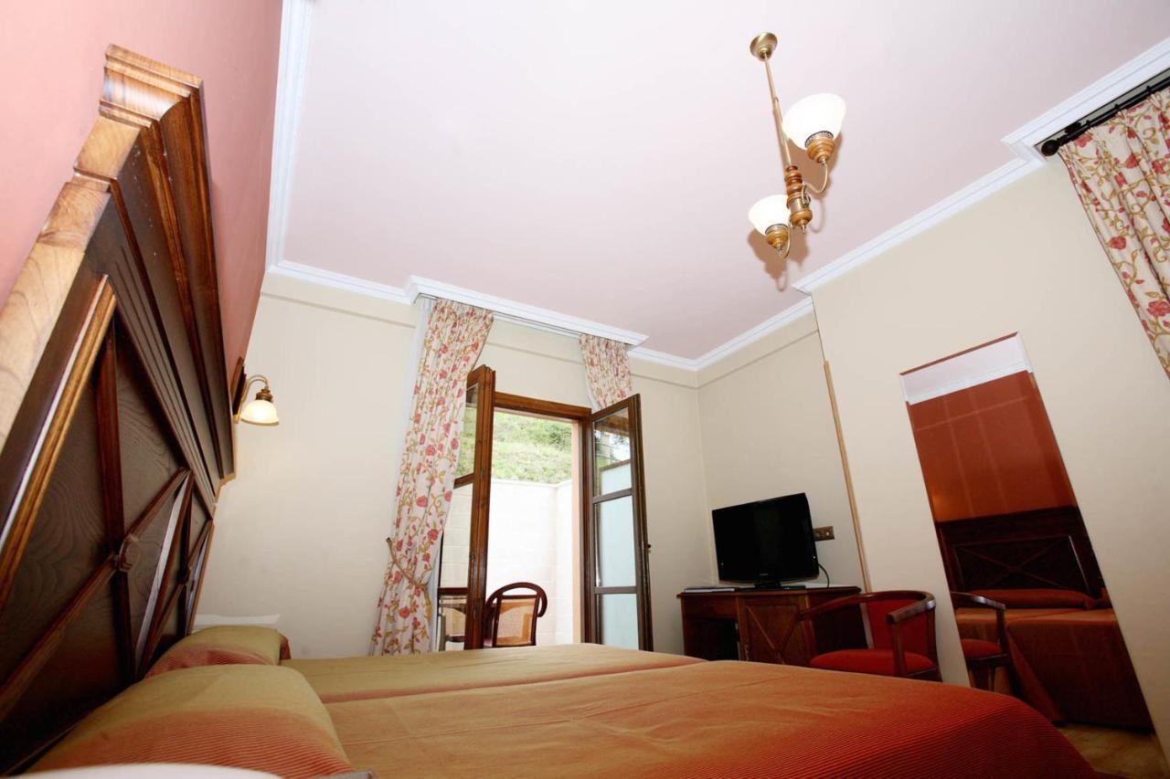Imperion Hotel Cangas de Onís Room photo