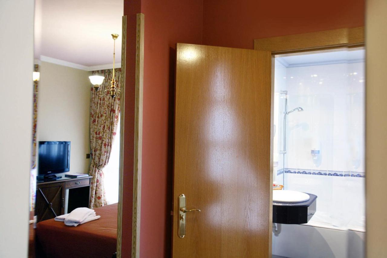 Imperion Hotel Cangas de Onís Room photo